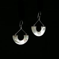 Pendientes madre perla semi redondos
