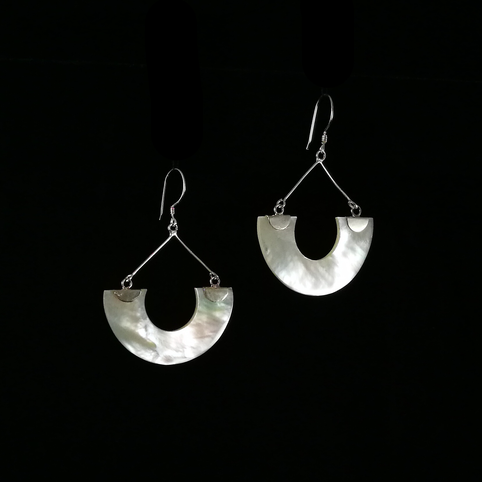 Pendientes madre perla semi redondos