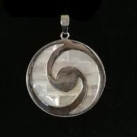 Colgante madre perla espiral y mosaico