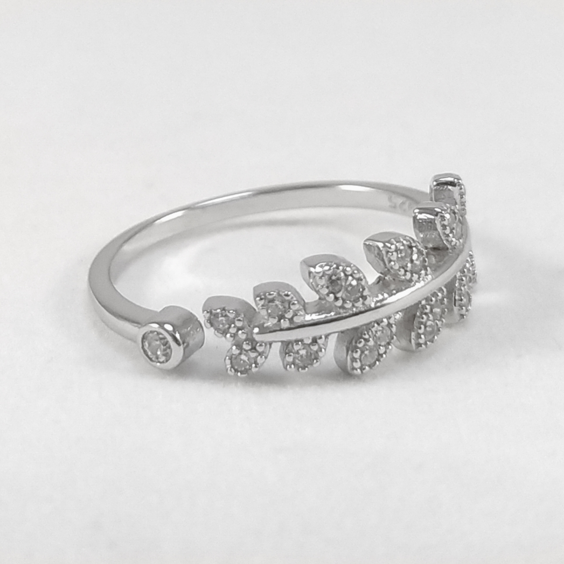 Anillo rama y hojas abierto