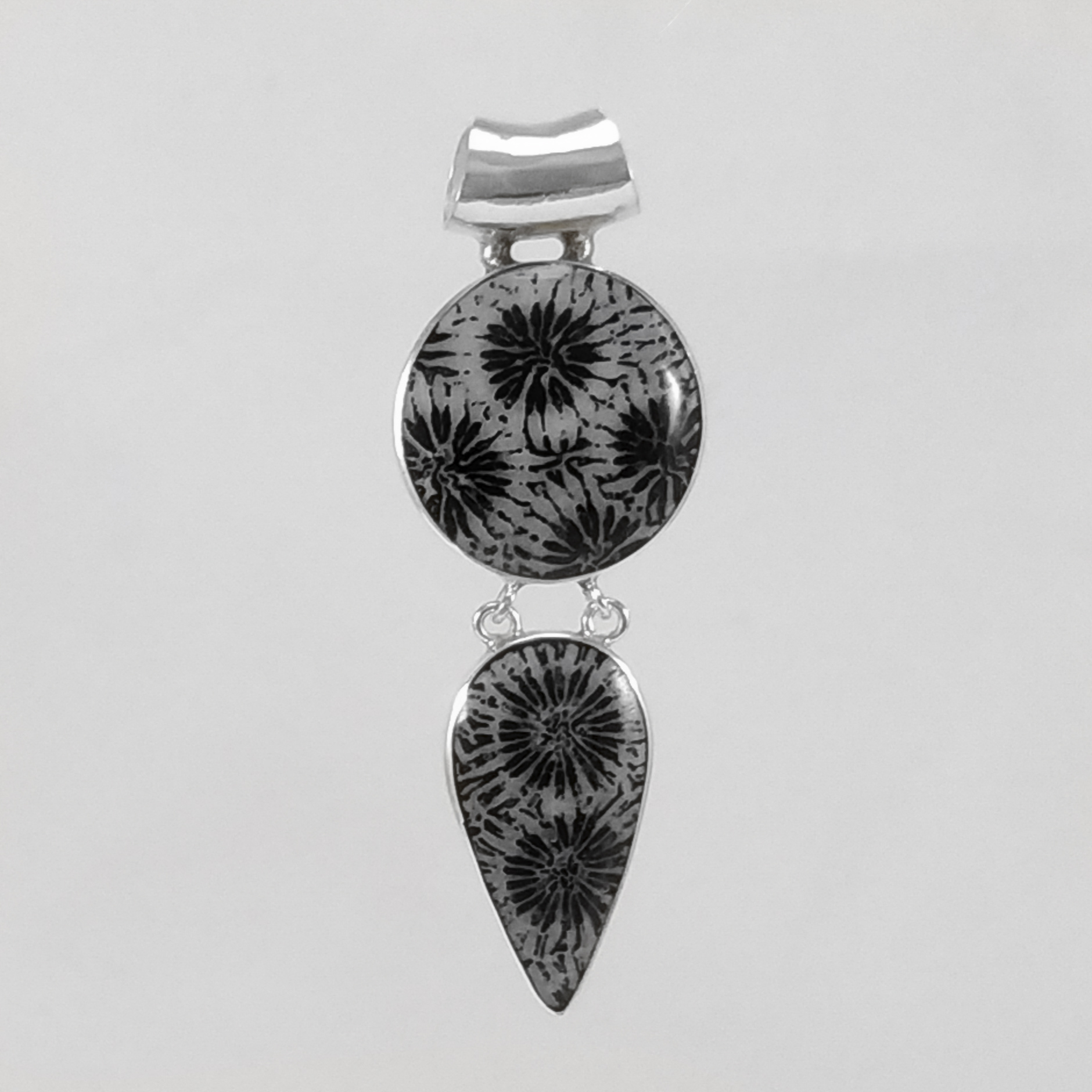 Colgante coral fósil dos piezas gota