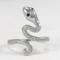 Anillo serpiente enrollada cabeza