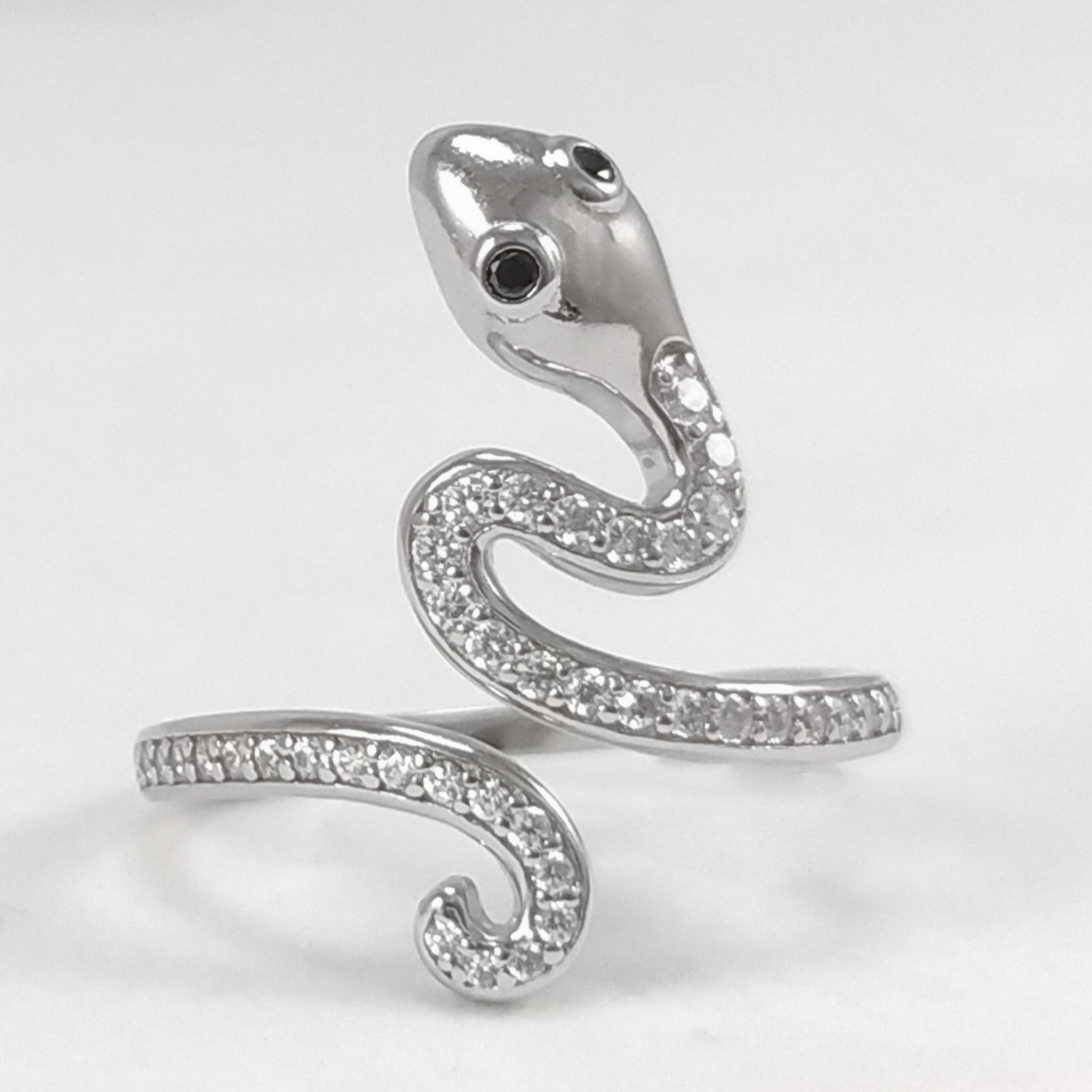 Anillo serpiente enrollada cabeza