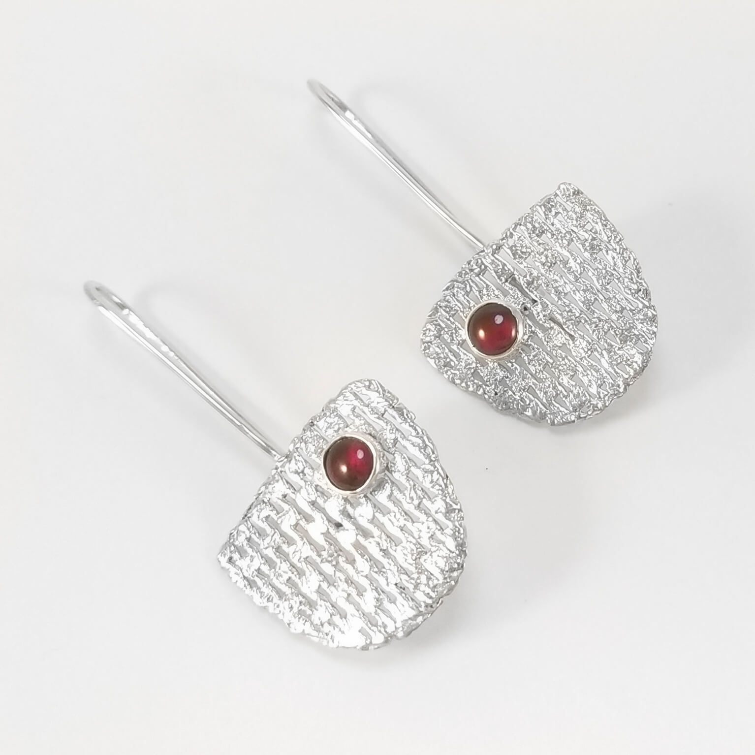 Pendientes malla reticulada