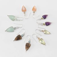 pendientes forma triangulo facetado